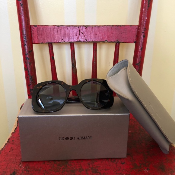 Giorgio Armani Sunglasses - Picture 2 of 4